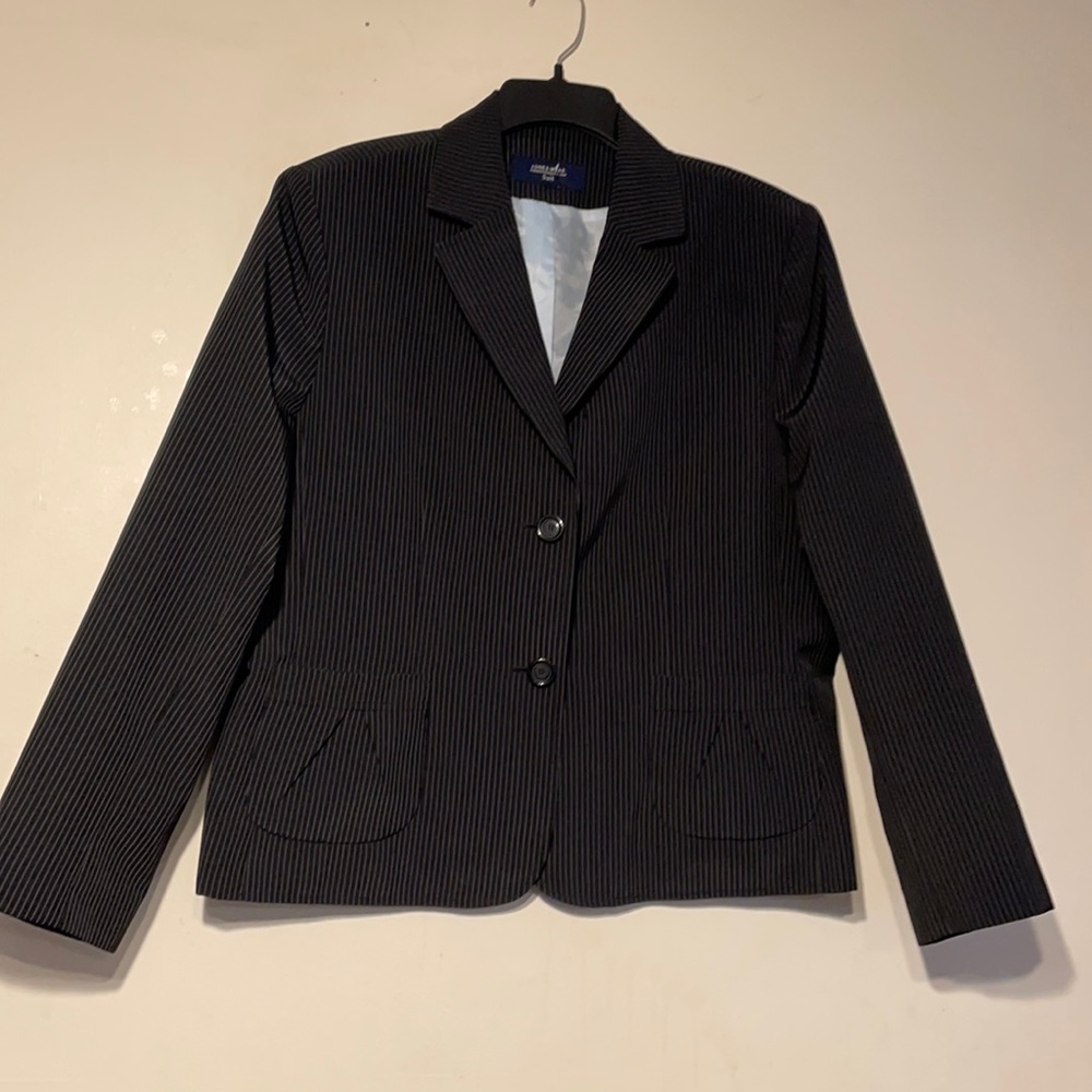JONES WEAR SUIT